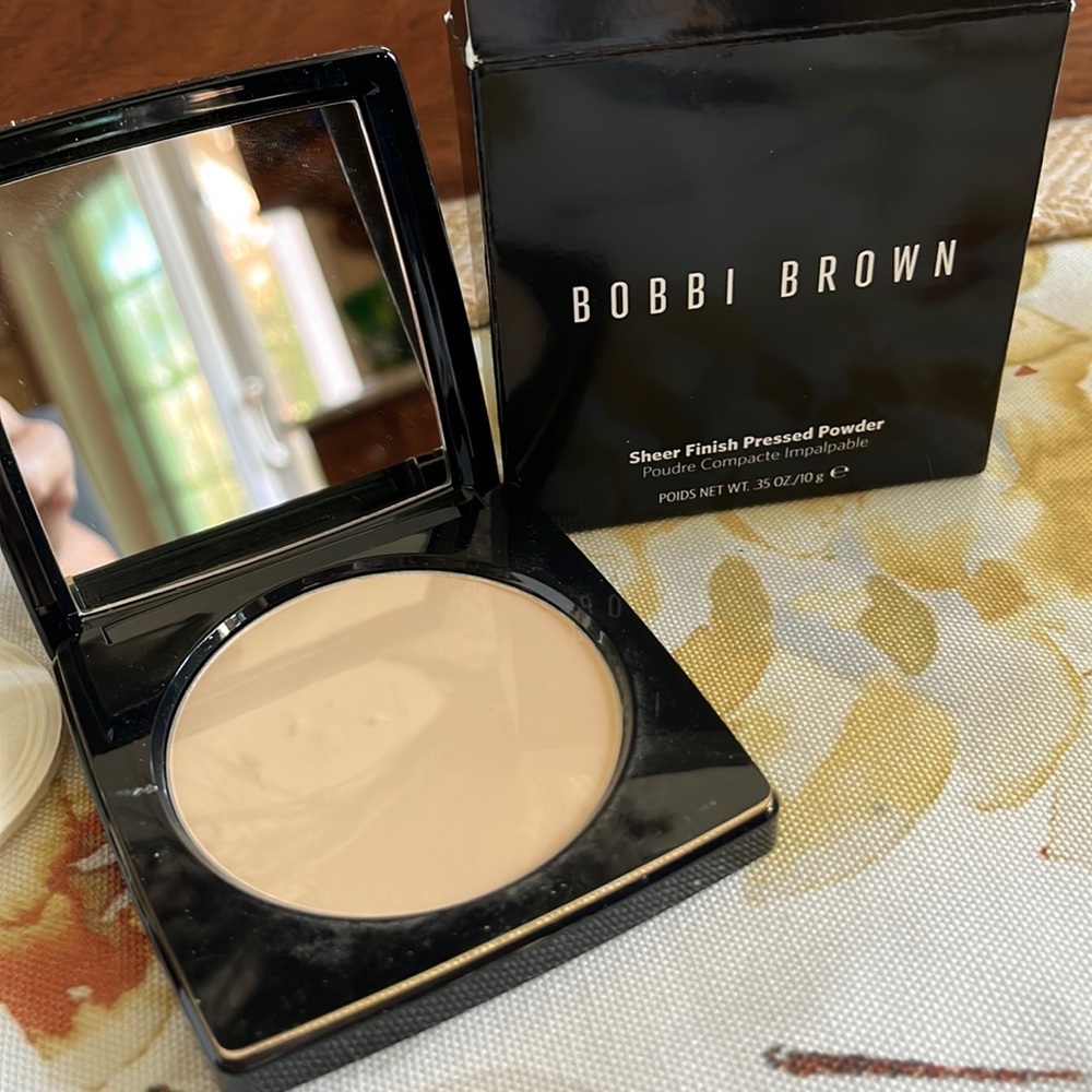 Bobbi Brown sheer finish pressed powder